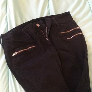 Black skinny jeans with zipper detail